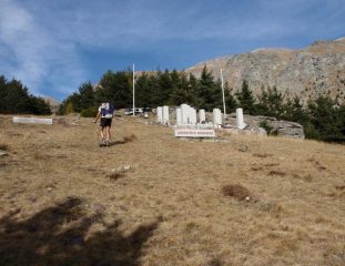 Il monumento sotto la Cime de Causega