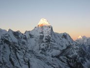 Ama Dablam all'alba