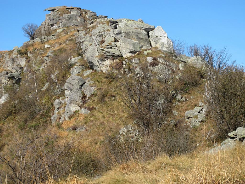 Verso la cima della Rocca Perabianca