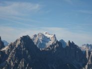 il Pelmo innevato dietro il Bosconero