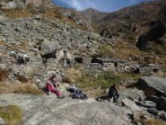 al ritorno riposino alla balma di chir sullo sfondo punta rama