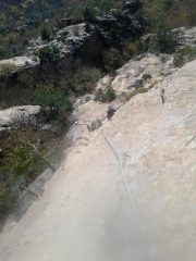 Riccardo mi raggiunge alla sosta del penultimo tiro del secondo torrione 