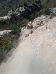 Riccardo mi raggiunge alla sosta del penultimo tiro del secondo torrione 