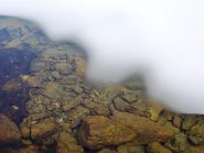 il ghiaccio ha quasi completamente ricoperto il lago