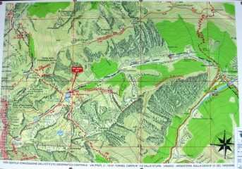 cartina sul pannello info: notare il nuovo tracciato del Sentiero Balcone (EE)