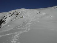 Dal colletto:pendio per accedere al piano superiore e vetta.