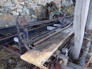 congegno per ricavare assi e travi dai tronchi
