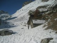 baita/bivacco nella conco sottostante il passo del Muretto