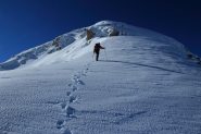 Luciano sale il primo tratto della cresta NE della Cima di Crosa (13-11-2011)