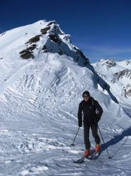 Marco al colletto, alle spalle il Sebolet