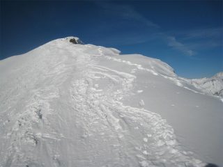 La cresta verso la cima