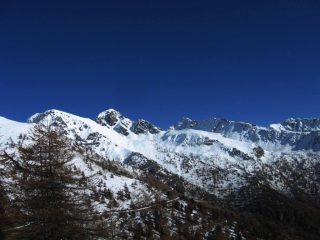 Cristalliera e strada innevata