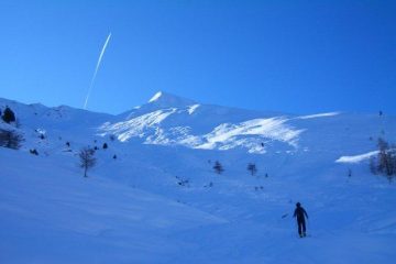 a sinistra sotto la cresta della Dormillouse