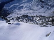 il  vallone di salita al rifugio visto dal colletto a quota 2948..
