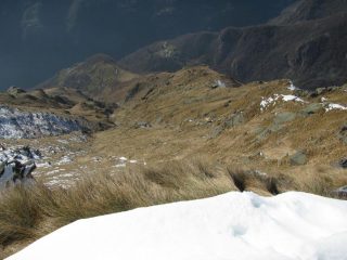 In basso, in primo piano, l'Alpe Binej