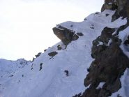 Mari Marilù tra le strettoie della parete est, prima di svalicare nel canale vero e proprio in  parete nord