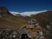 dalla Rocca la Croce, vista sulla Valle del Saut. In centro il Grumet, a dx il Passo di Magnana