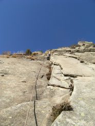 Alda sul primo tiro della via a sx