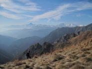 Verso la vetta con il Monviso sullo sfondo