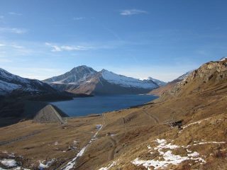 il lago visto dall'auto...sotto la strada zero neve!!!