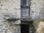 Particolari della mensola e ballatoio in pietra
