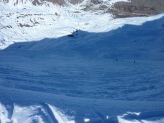 Sotto il bellissimo pendio canale ci aspetta
