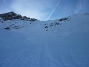 Il ripido pendio canale da risalire