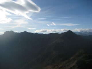 la seconda parte del percorso, dal Castello del Gavala (a sx )