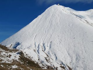 Il pendio, nel sole pomeridiano
