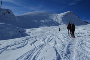 salendo nella conca posta tra il Monte Dondena e il Rascias