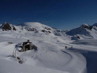 dai pressi del Colle Bandia, vista verso E; Cima di Test a sx.