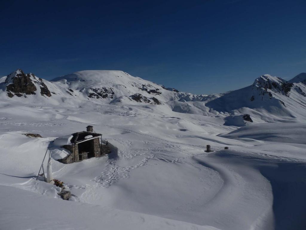 dai pressi del Colle Bandia, vista verso E; Cima di Test a sx.