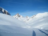 ma poi se ne esce fuori (sullo sfondo la meyna)