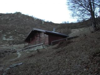 Rifugio e poco sopra il Passo Ceresole.