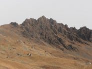 01 - salendo, bello scorcio della vicina Rocca Moross