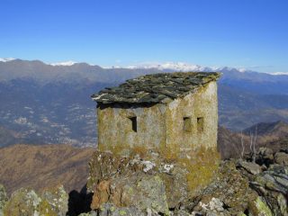 Rifugio in miniatura sul Roc Neir