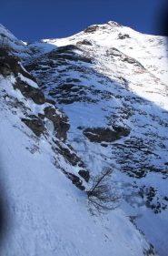 sullo sfondo la cascata ripresa dalla rampa da cui la si supera