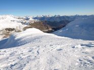 Da quota 2628 m in basso a sinistra si vede il monte Dondena con i suoi tralicci