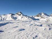 Cima del Rascias (2782 m), sullo sfondo a sinistra Bec Costazza (3092 m), a destra Torre Ponton (3101 m)