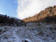 02 - sembrerebbe più facile salire sui prati al sole, ma l'erba è bagnata e sono molto ripidi