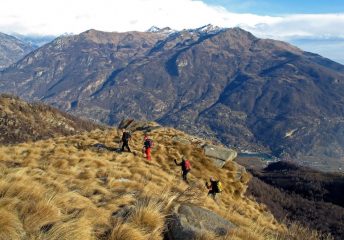 Il Monbarone sullo sfondo