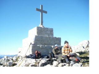 Sosta meritata..sotto la croce di vetta