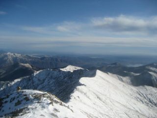 primi passi in discesa, al centro della foto il monte Croce e buona parte del percoso
