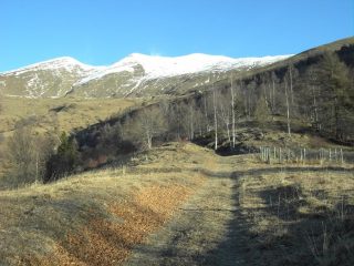 Inizio del sentiero dalla borgata Serre di Raie. 