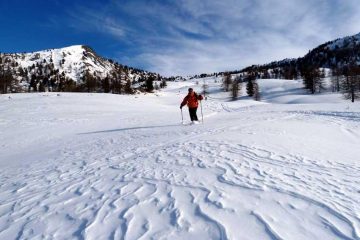 sul bel pendio di discesa dal colle