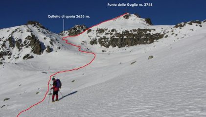 la via di salita vista dal pendio soprastante il Lago di Luca (26-12-2011)