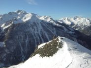 Lo spuntone roccioso con il grande ometto.