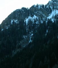 la cascata dalla strada