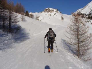 salendo sulla stradina pistata