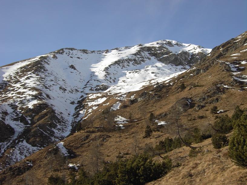 Si vede il sentiero dove arriva a meta' canale.